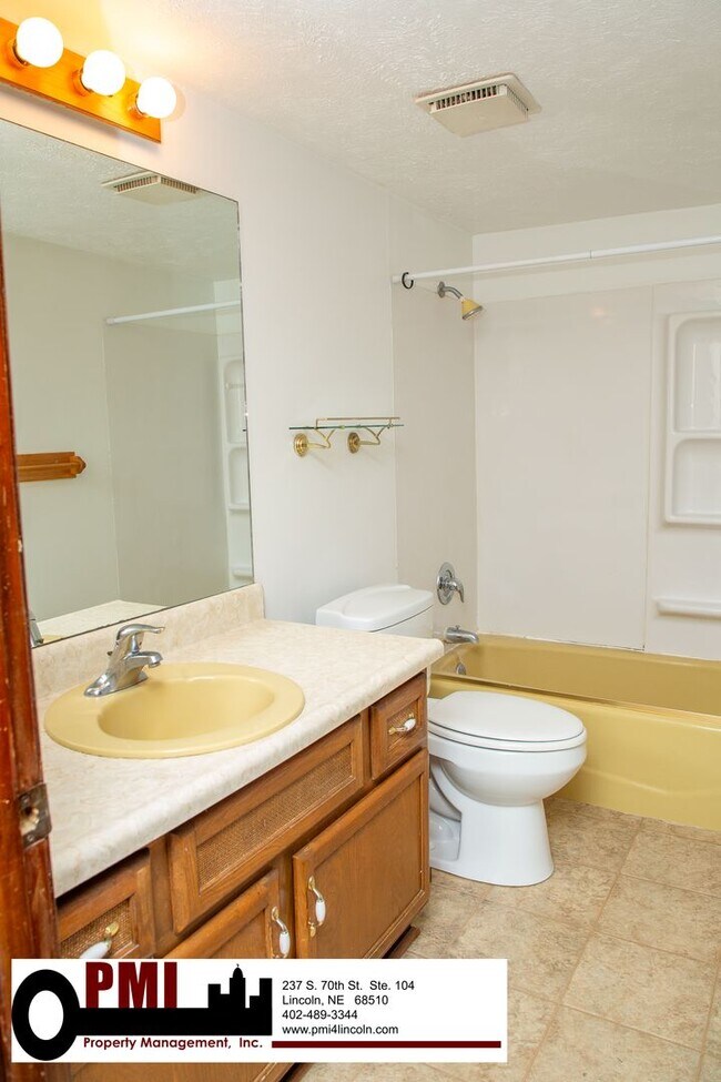 Building Photo - 3800/3802 Keith Cir