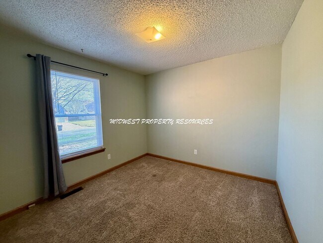 Building Photo - Spacious 4 Bedroom, 2 Bath Home for Lease in Lee's Summit, MO