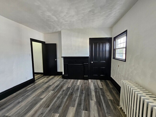 Building Photo - Fully Updated 3 bedroom 1 bath house for rent in the South Side Flats