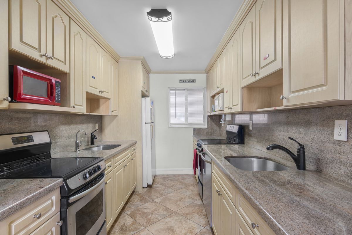 Building Photo - 4141 Collins Ave