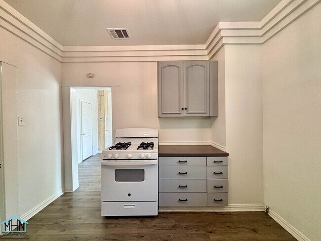 Building Photo - Cozy and Bright 3bedroom/1bath Vintage cha...