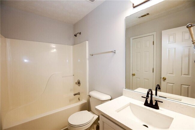 Building Photo - 3048 Kentmere Dr