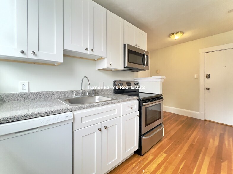 Building Photo - 402A Highland Ave