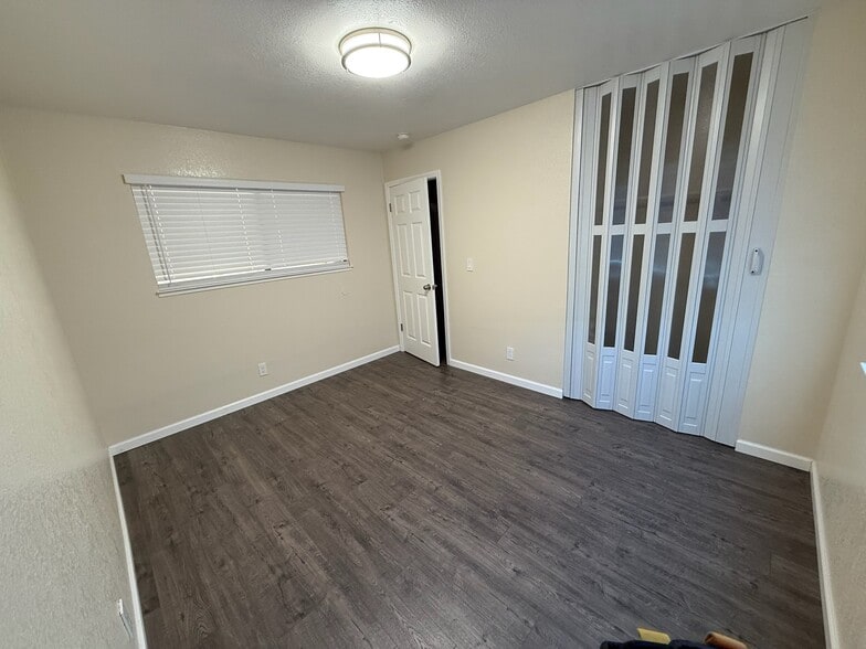 Building Photo - 90 Meadow Ter