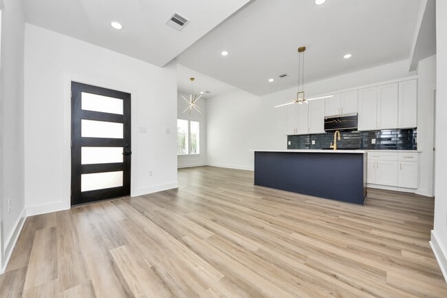 Building Photo - 9309 Caddo Rd