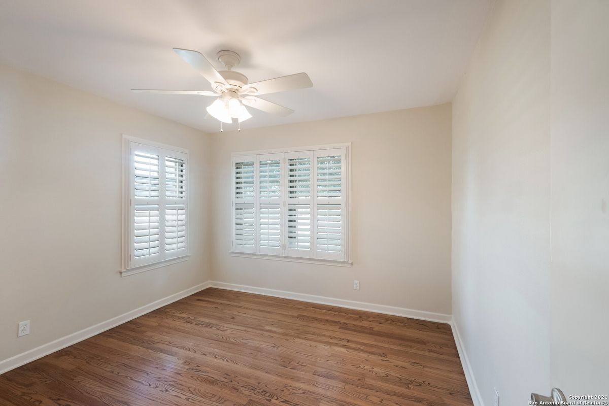 Building Photo - 255 Millwood Ln