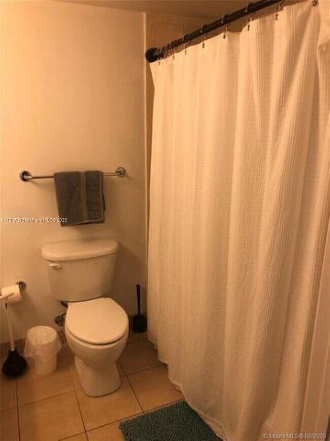 Building Photo - 1750 N Bayshore Dr