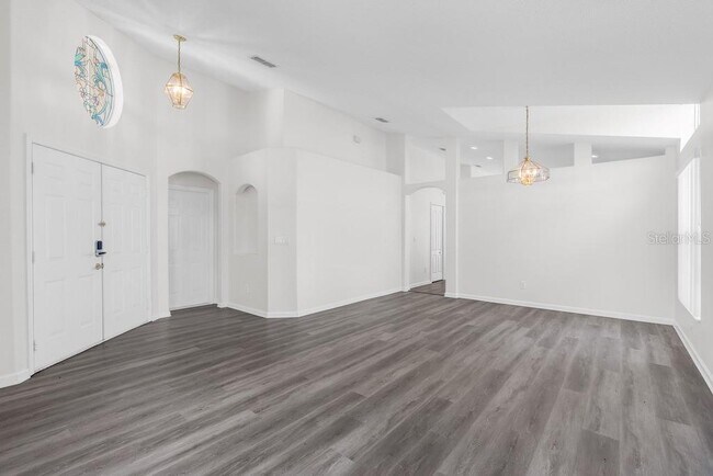 Building Photo - 15746 Autumn Glen Ave