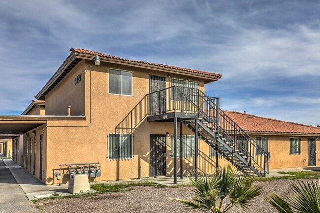 Building Photo - 3131 N Walnut Rd