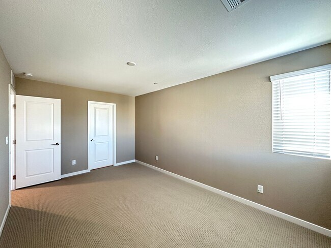 Building Photo - Inspirada Town Center