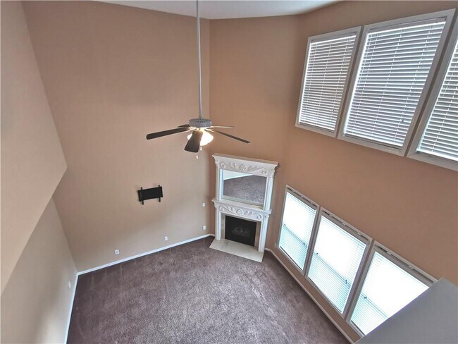 Building Photo - 2430 Woodford Ln NE