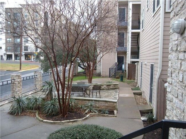 Building Photo - 2414 Longview St