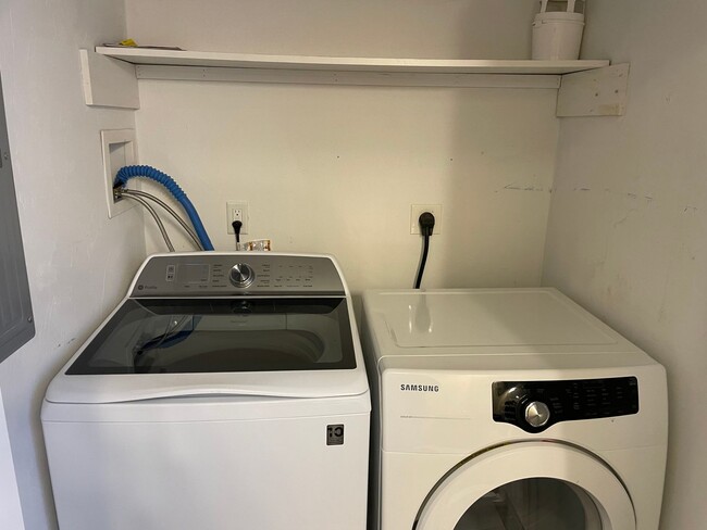 Building Photo - Newly Renovated Townhouse For Rent in Oakland, RI!