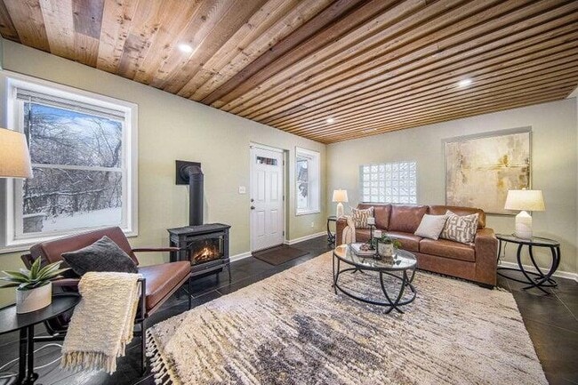 Building Photo - 5990 Plymouth Rd