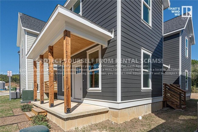 Building Photo - 1018 S Laramie Hts
