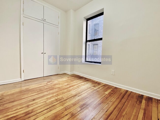 Building Photo - 209 W 108th St