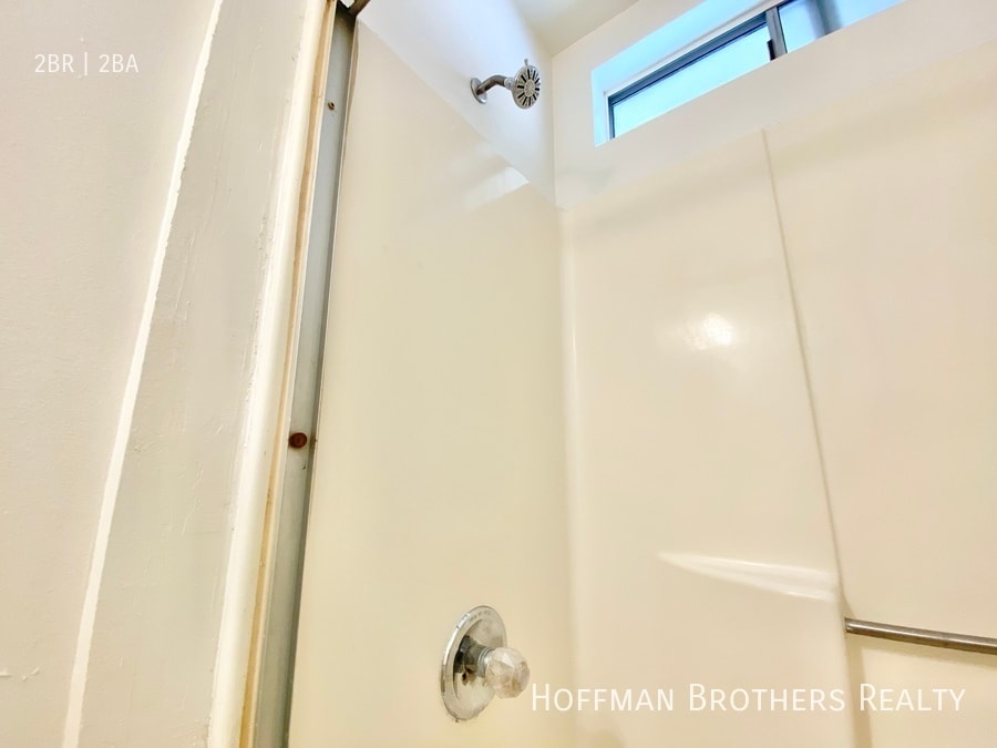 Building Photo - 815 Centinela Ave