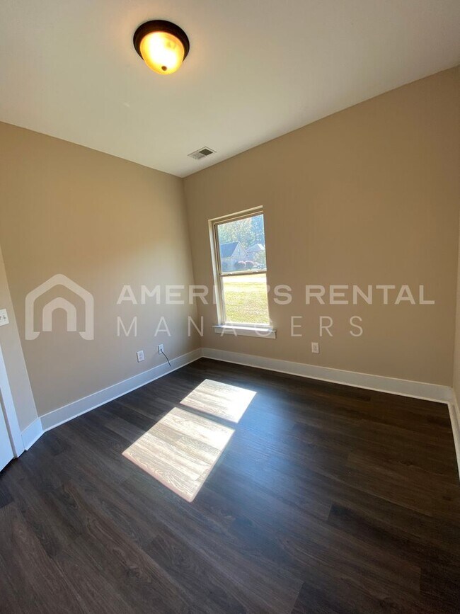 Building Photo - 102 Appaloosa Wy