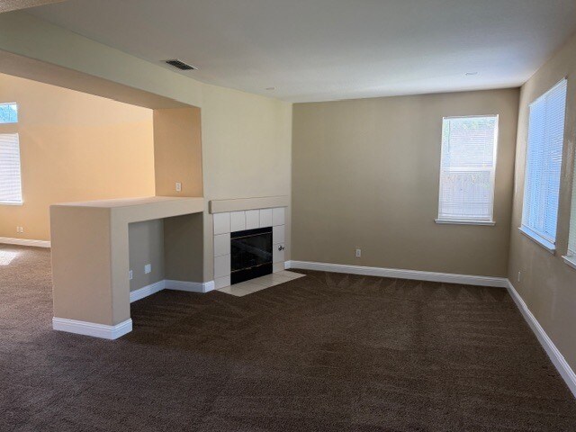 Building Photo - Tracy 3 Bedroom 2.5 Bathroom Home