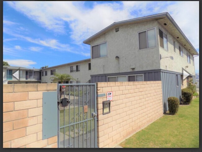 Building Photo - Cheerful and Spacious 1 bd/1bth Upstairs Unit