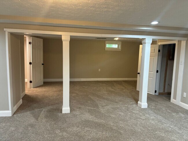 Building Photo - 964 Timberwood Dr