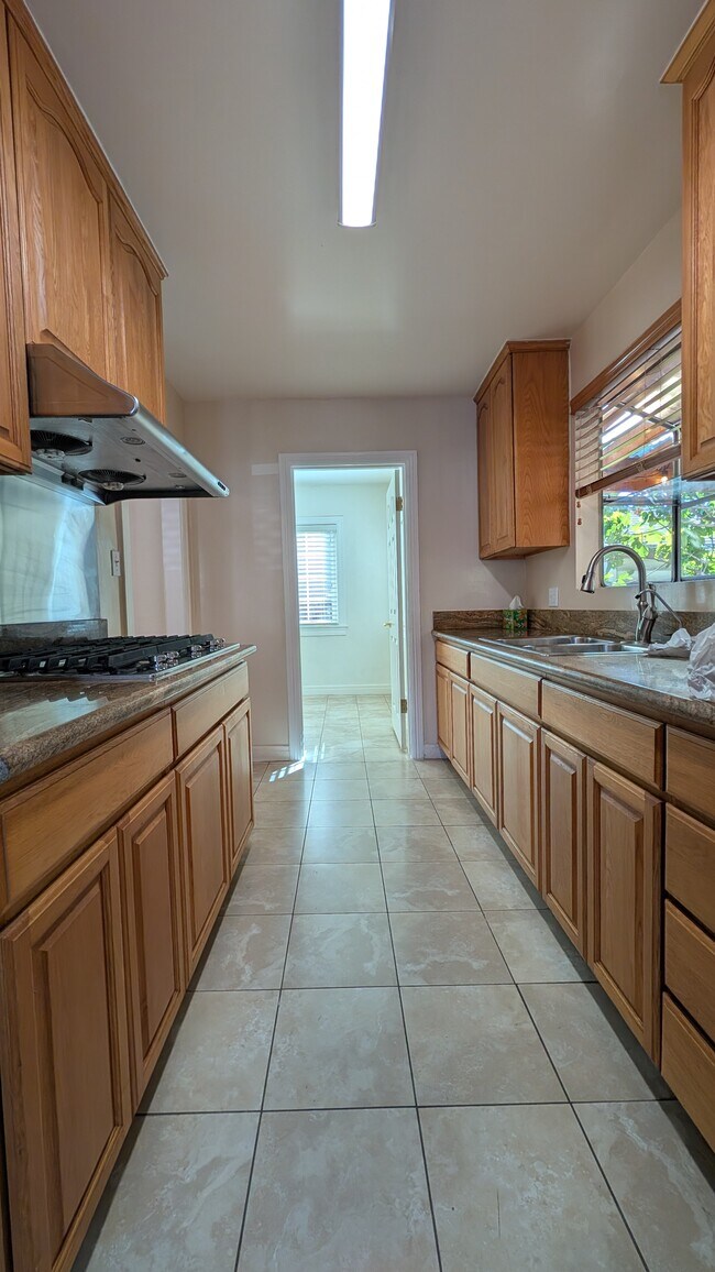 Building Photo - 1203 N Kenilworth Ave