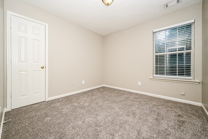 Building Photo - 4107 Shoreside Cir SW