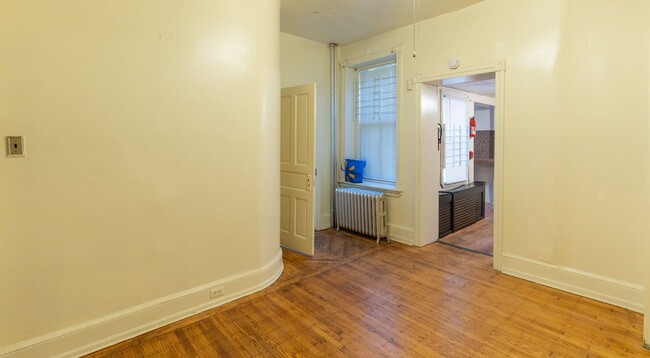 Building Photo - Germantown gem 2 beds