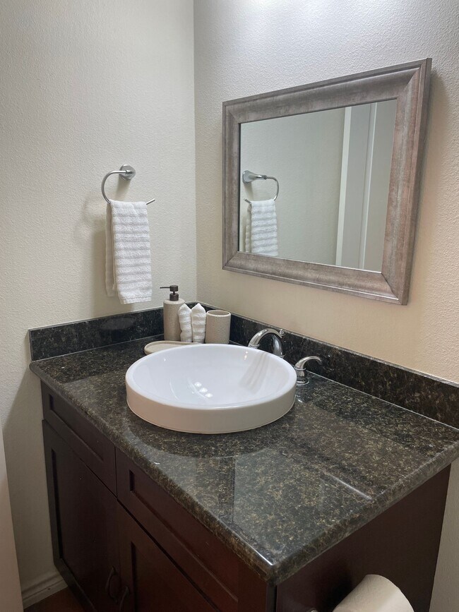 Building Photo - Brand New 1 Bedroom / 1 Bathroom Apartments in Lindale!