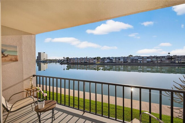 Building Photo - 7625 Sun Island Dr S