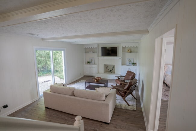 Building Photo - 411 Bromwell Dr