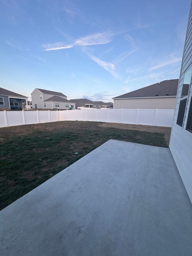 Building Photo - 4 Bedroom, 2.5 Bath and 2 Car Garage in Hartmann Crossing! $500 OFF FIRST MONTH’S RENT!