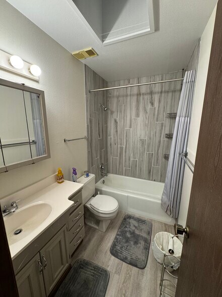 Building Photo - 1014 E 25th St