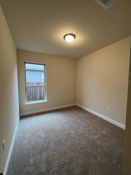 Building Photo - 704 Falkland Trace