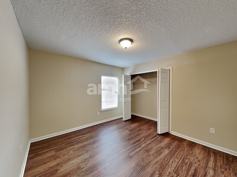 Building Photo - 9177 Prosperity Lake Dr