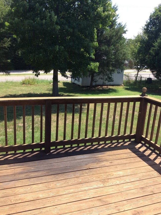 Building Photo - 3-Bedroom, 2-Bath Home in Taylor Oaks