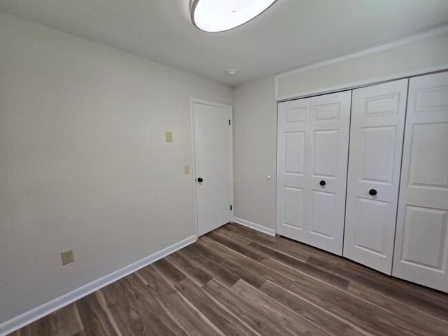 Building Photo - 607 Kellam Cir
