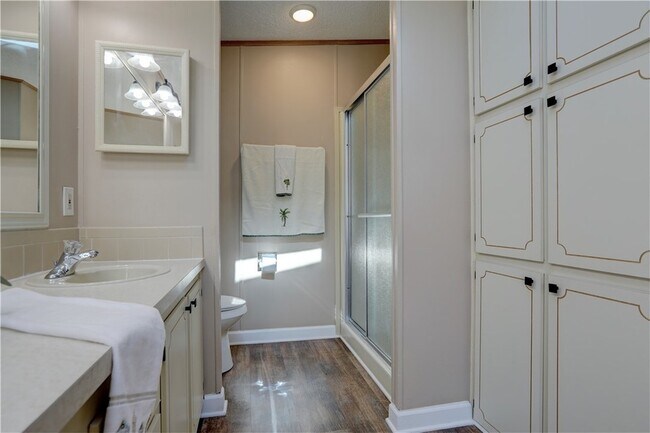 Building Photo - 561 Dolphin Cir