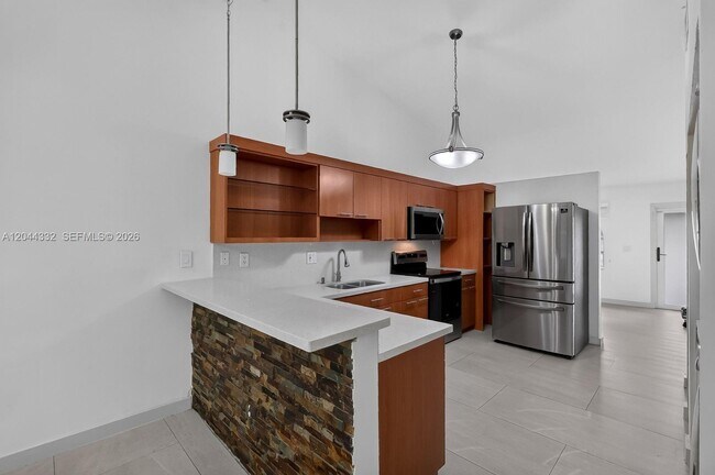 Building Photo - 2141 W 53rd St
