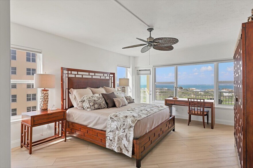 Building Photo - 601 Longboat Club Rd
