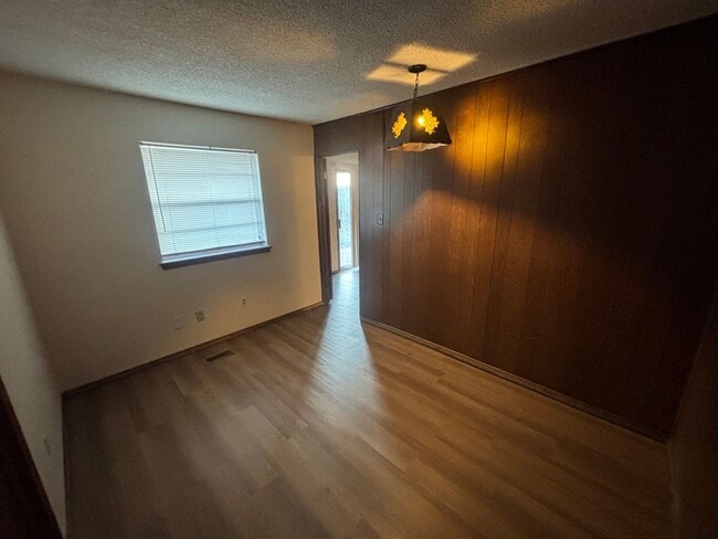 Building Photo - Beautiful 3 Bed 2 Bath Home in Yukon