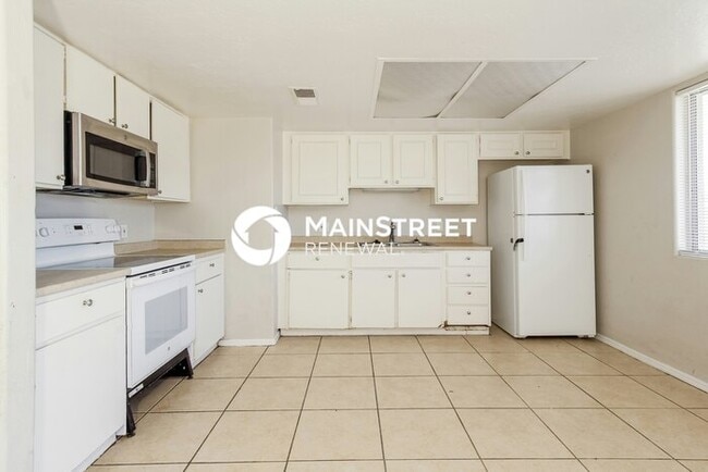 Building Photo - 3 Bedroom Pet-Friendly Home in Phoenix, AZ...