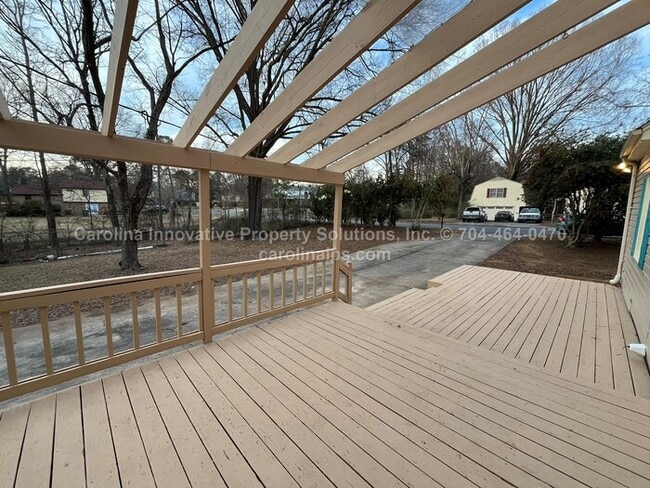 Building Photo - 7622 Helmdale Ave