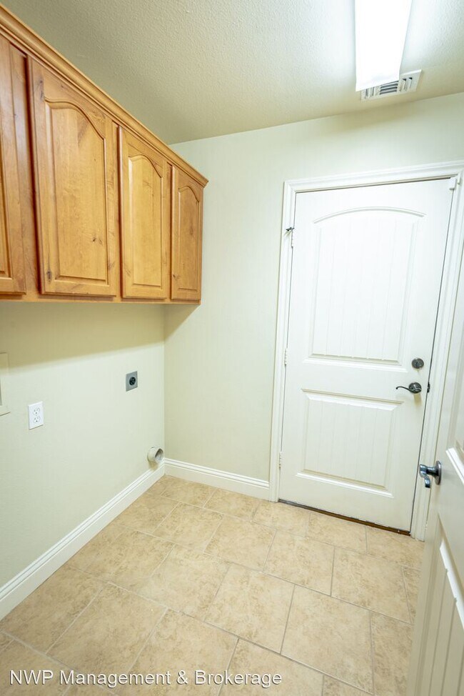 Building Photo - 3 br, 2 bath House - 5801 Thompson Pl.