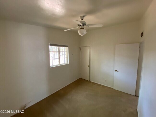 Building Photo - 1416 E Lee St