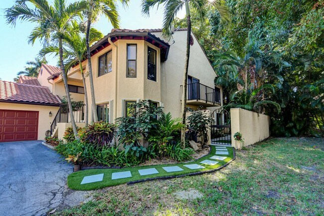 Building Photo - 20 Via Lago