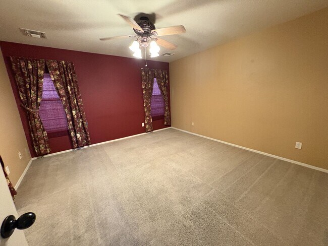 Building Photo - East side beauty 4 bedrooms