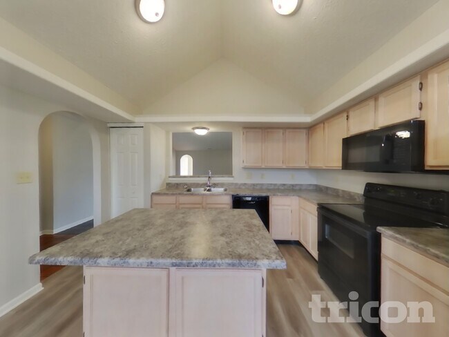 Building Photo - 6621 Pamona Cir