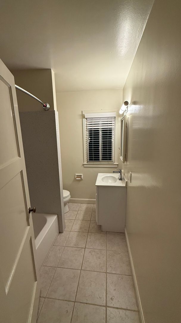 Building Photo - 216 Anita Rd