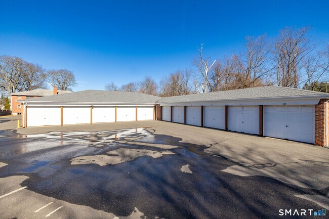 Building Photo - 117 Shadow Ln